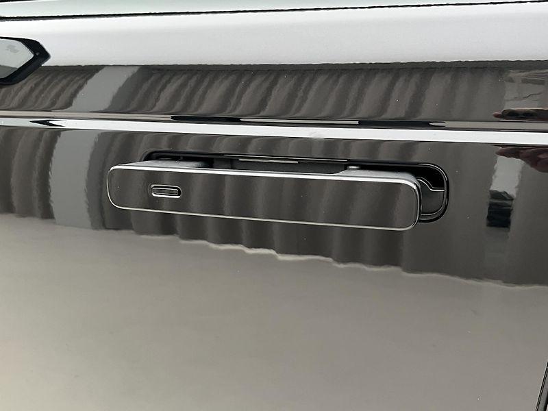 Land Rover Range Rover Velar (2026) D300 DYNAMIC SE AWD Aut - fotka 9 z 42