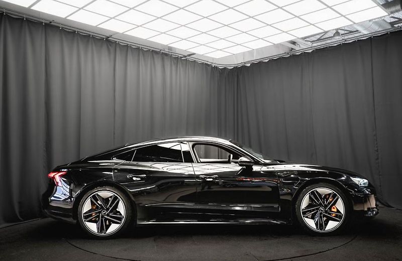 Audi e-tron GT Q SoH 92% 360k HuD Vzduch Pano - fotka 5 z 20