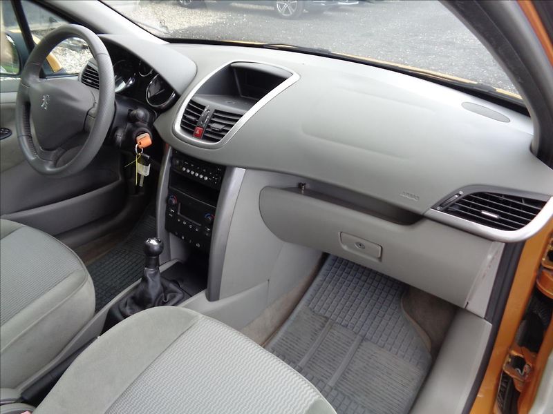 Peugeot 207 1,4 - fotka 10 z 18