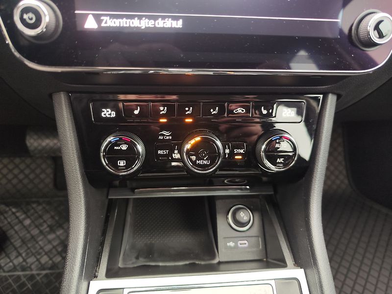 Škoda Superb 1.5 TSI/110kW Ambition DSG - fotka 22 z 31