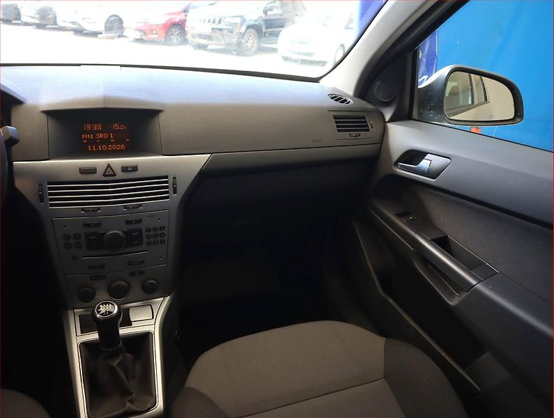 Opel Astra (2012) 1.6 16V, Serv.kniha, po STK - fotka 8 z 15