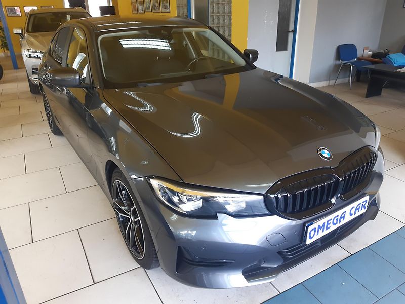 BMW Řada 3 318d BERLINE NAVI LED KAMERA - fotka 1 z 23