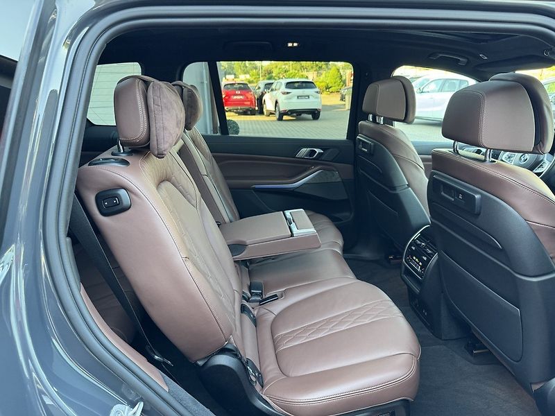 BMW X7 (2021) xDrive 40d M-Paket Pano - fotka 22 z 49