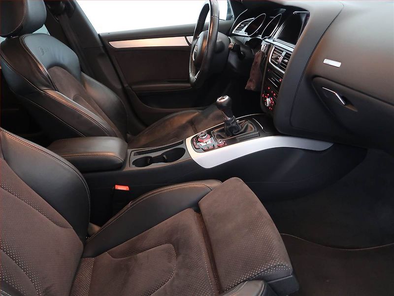 Audi A5 (2016) S-Line 2.0 TDI, Kůže, Navi - fotka 9 z 14