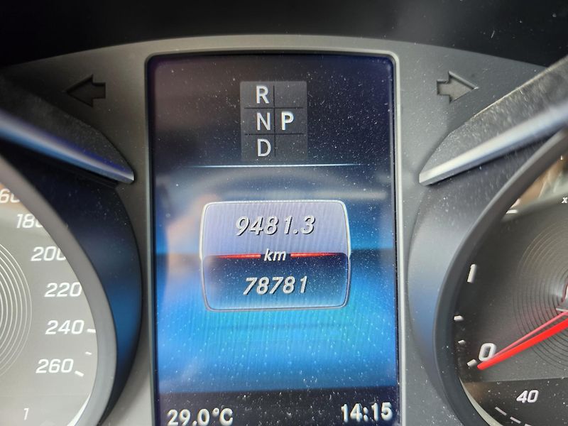Mercedes-Benz Třídy V (2022) 300d 7míst 4Matic Avantgarde - fotka 6 z 13
