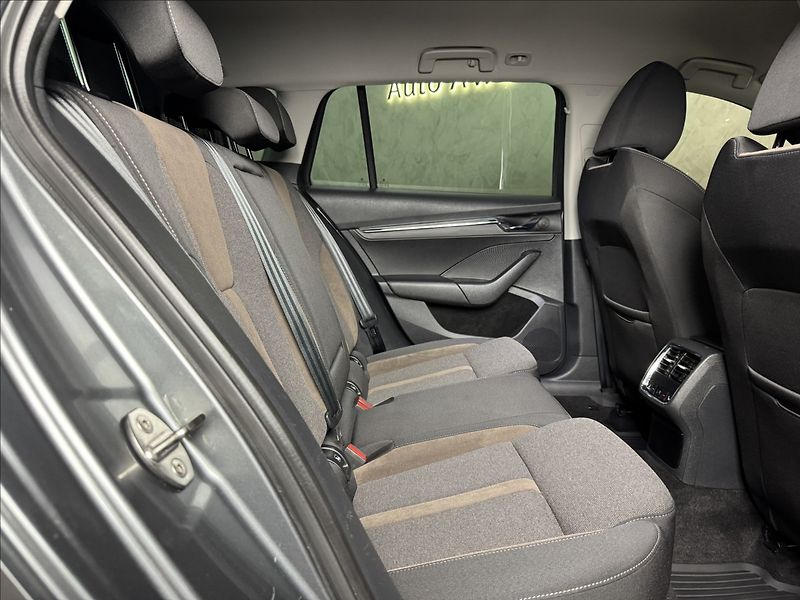 Škoda Octavia 2,0 TDi  DSG 4x4 Scout Virtual - fotka 14 z 47