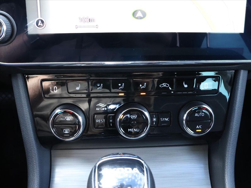 Škoda Superb 2,0 TDI 147kW 4x4 DSG Style+ C - fotka 23 z 34