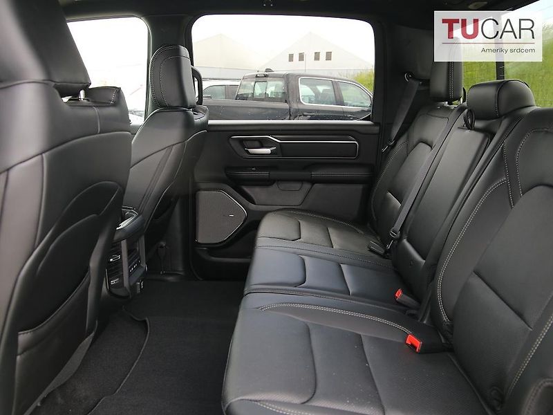 RAM 1500 5,7 HEMI Sport - fotka 11 z 42