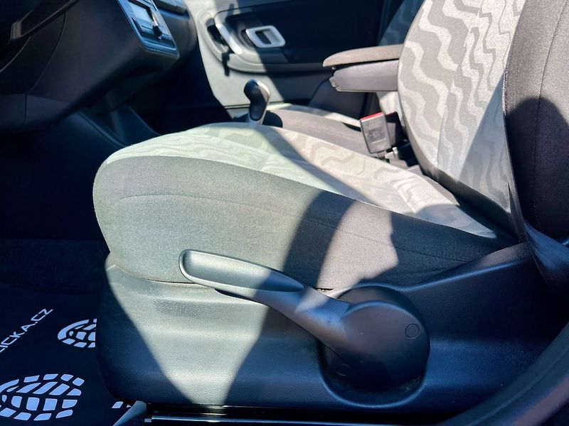 Škoda Fabia (2010) 1.4i 63 kW Klima,Alu stav - fotka 16 z 19