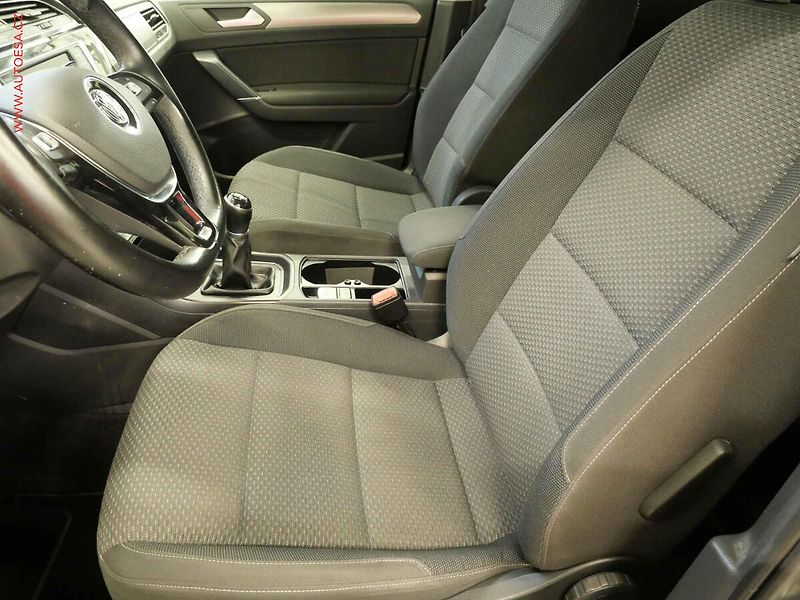 Volkswagen Touran (2017) 1.6TDi, 2.maj, Aut.klima - fotka 10 z 23