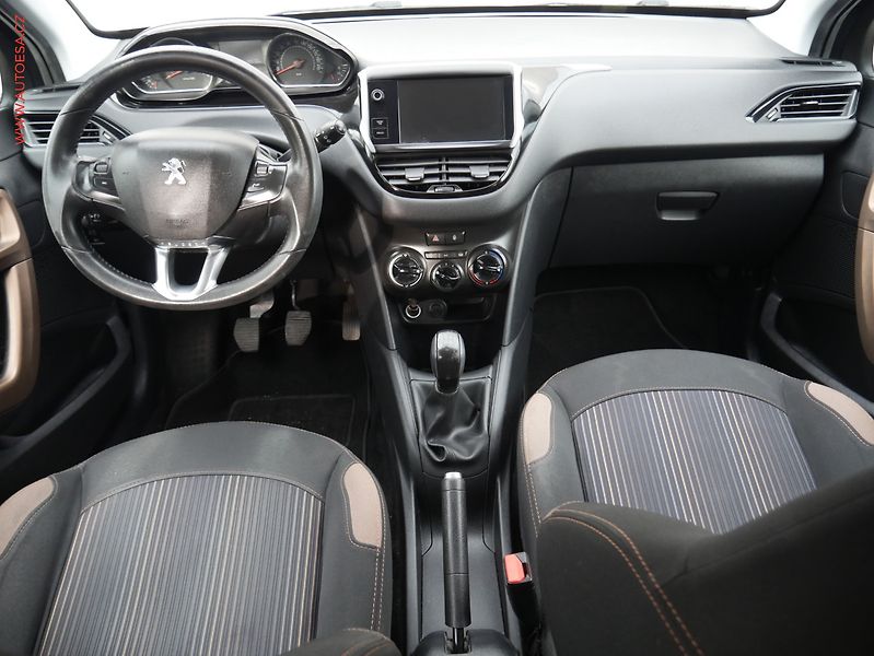Peugeot 208 (2013) 1.2 VTi, AC, tempo, park - fotka 8 z 15