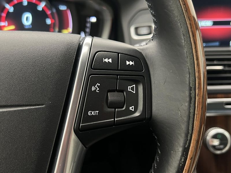 Volvo XC60 D5 AWD POLESTAR SUMMUM AUT  - fotka 22 z 38
