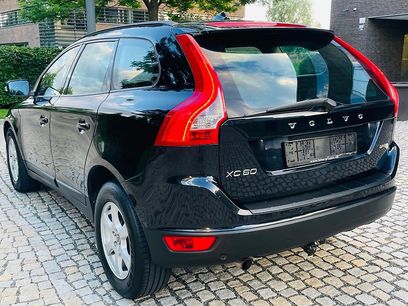 Volvo XC60 2.0D 5V MAN 1.MAJITEL SERVISKA - fotka 14 z 33