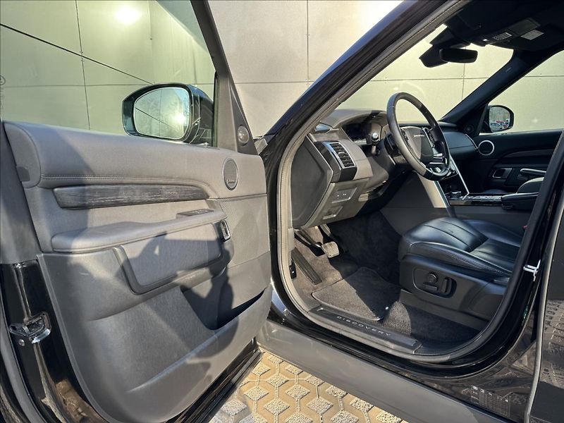 Land Rover Discovery 3,0 SDV6 HSE AWD AT DPH - fotka 10 z 31