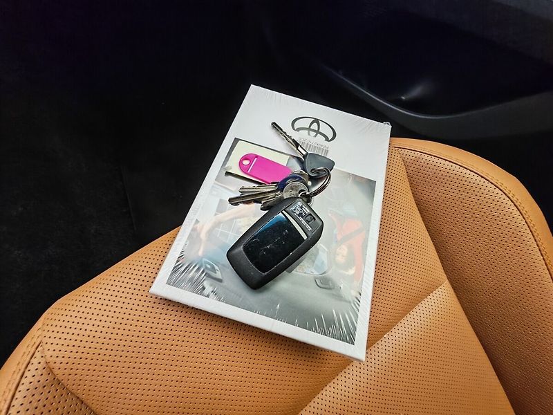 Toyota Camry 2.5 Hybrid Executive - fotka 39 z 39