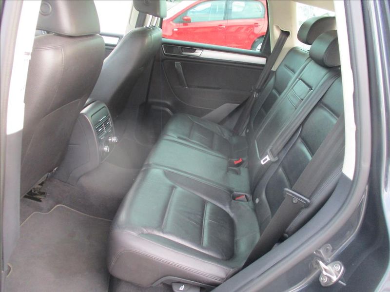 Volkswagen Touareg 3,0 TDI, DSG,servis,el.tažné - fotka 11 z 30