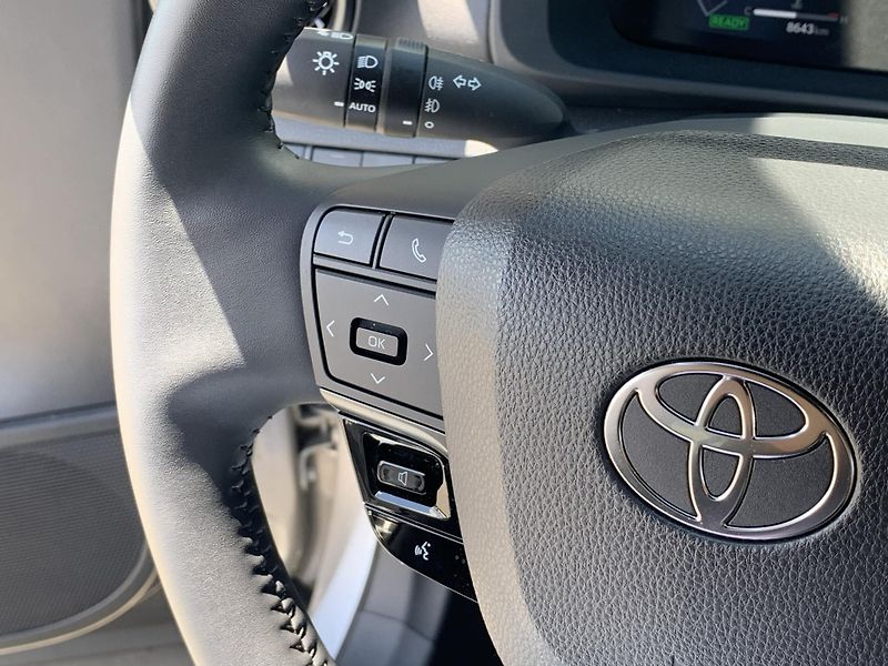 Toyota C-HR STYLE 1,8 HYBRID 90kW - fotka 15 z 32