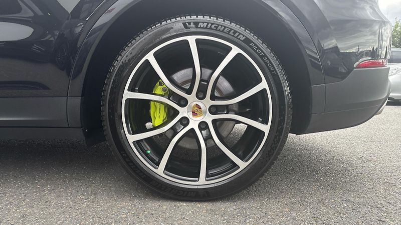 Porsche Cayenne E-HYBRID - fotka 11 z 24
