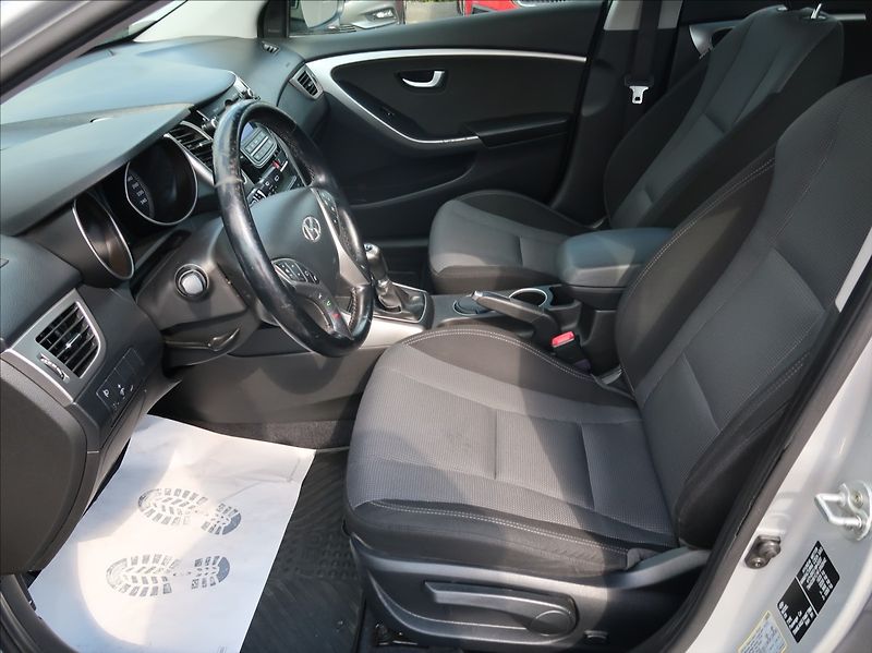 Hyundai i30 1,6 GDi,99kW,NovéČR,Aut.klima - fotka 12 z 23