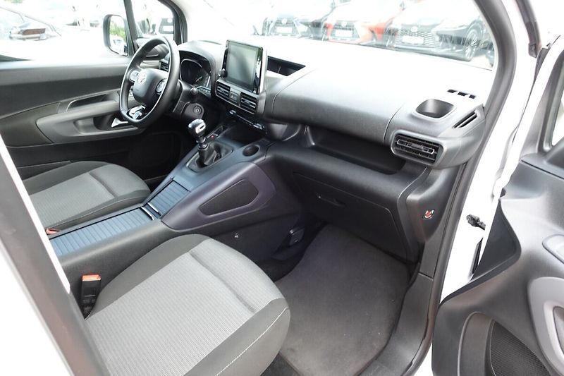 Toyota ProAce City Verso 1.5 D4-D 130 6 MT Long 5D Fami - fotka 12 z 31