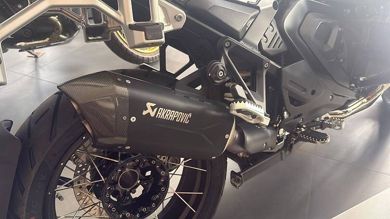 BMW R 1300 GS Adventure (2026) TRIPLE BLACK - fotka 5 z 5