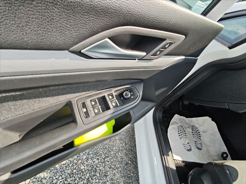 Volkswagen Golf 1,0 TSI 81 Life - fotka 10 z 11