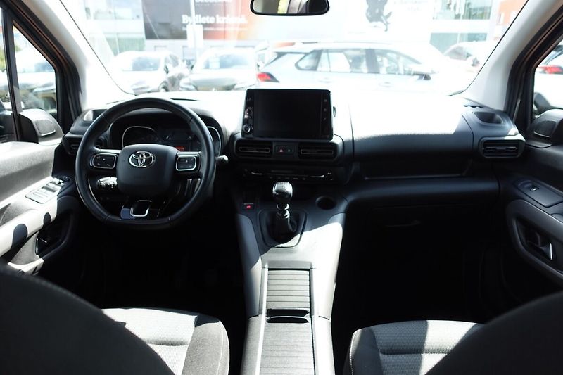 Toyota ProAce City Verso 1,5D-4D M/T Family Long - fotka 16 z 28