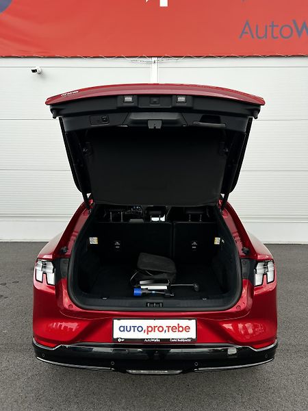 Ford Mustang Mach-E Extended AWD 98 kWh 1.Maj DPH - fotka 28 z 29