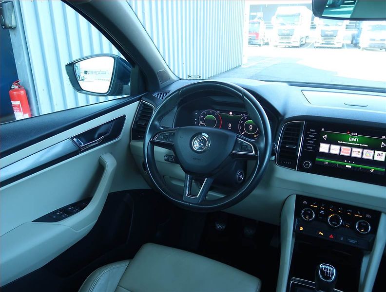Škoda Karoq (2019) 2.0 TDI, Serv.kniha, Kůže - fotka 7 z 25
