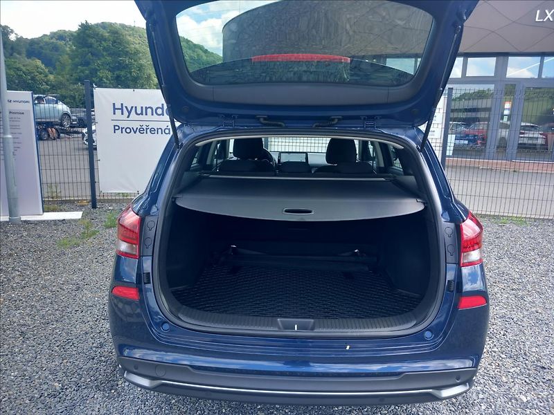Hyundai i30 1,0 T-GDi, MT STYLE SAFETY - fotka 24 z 25