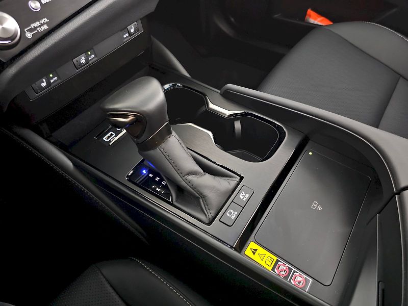 Lexus ES 300h (2025) 2.5HEV 218k Business Edition - fotka 24 z 33