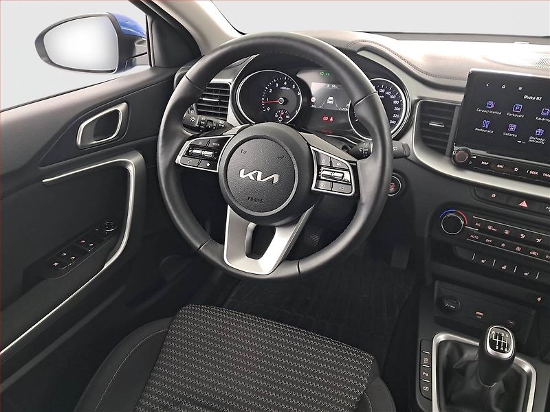 Kia Ceed (2025) 1.5 T-GDI - fotka 7 z 19
