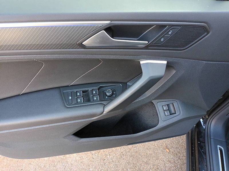 Volkswagen Tiguan (2023) R-Line 1,4 TSI / 180 kW eHybri - fotka 19 z 30