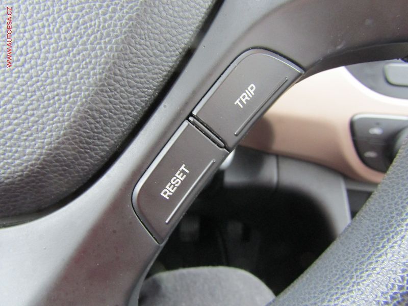 Hyundai i10 (2016) 1.0i, AC - fotka 13 z 19