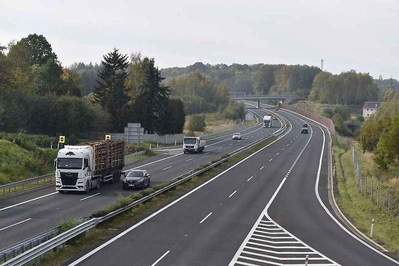 Oprava dálnice D6 na Sokolovsku začíná. Řidiče čeká tříměsíční omezení
