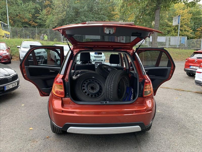 Suzuki SX4 1,6 i ČR,SERVISKA - fotka 16 z 16