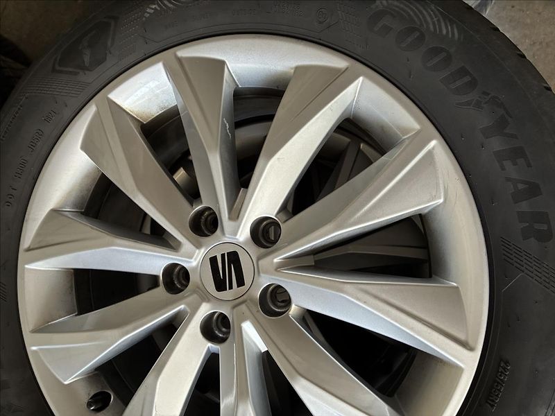Seat Ateca 2,0 TDI 4X4 TAŽNÉ KAMERA - fotka 34 z 39