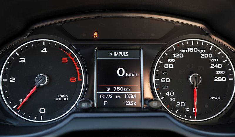 Audi Q5 2.0 TDI/Quattro/DSG/kůže/180PS - fotka 37 z 48