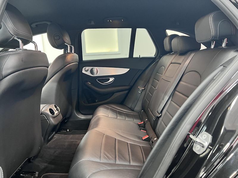 Mercedes-Benz Třídy C 220d 4-Matic Burmester Servis - fotka 18 z 45