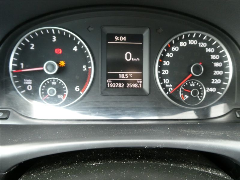 Volkswagen Touran 2,0 TDi 103kW Comfort,2x kola - fotka 30 z 47