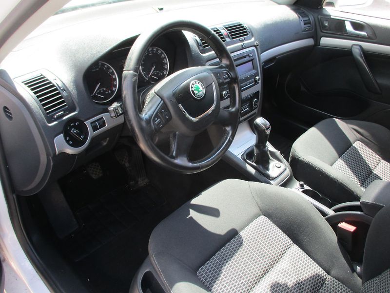Škoda Octavia (2011) combi II 4x4 1,6 TDi   - fotka 8 z 9