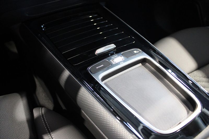 Mercedes-Benz Třídy B 180 MBUX / 1000km / DPH / LED - fotka 25 z 32