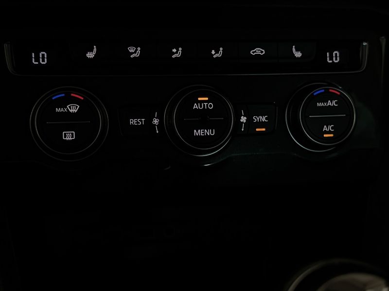 Volkswagen Tiguan 1,5 TSI NAVIGACE - fotka 23 z 23