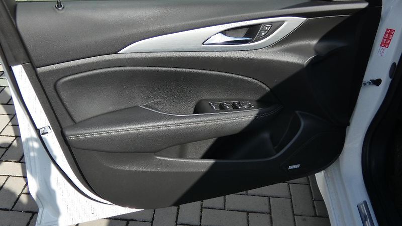 Opel Insignia 2,0 T 4x4 GSi - fotka 8 z 25