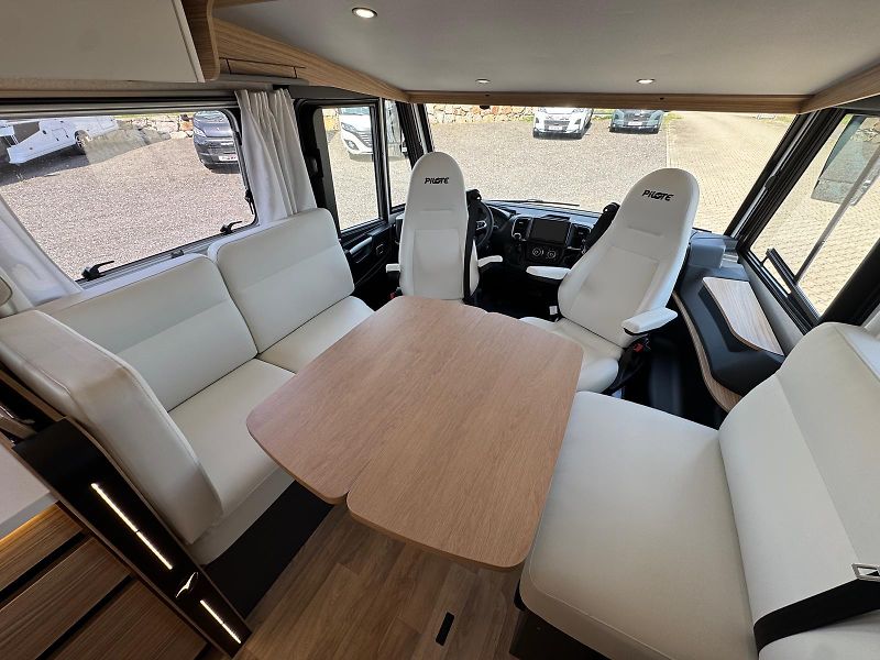 Pilote (2026) G720FGJ Expression - fotka 11 z 37