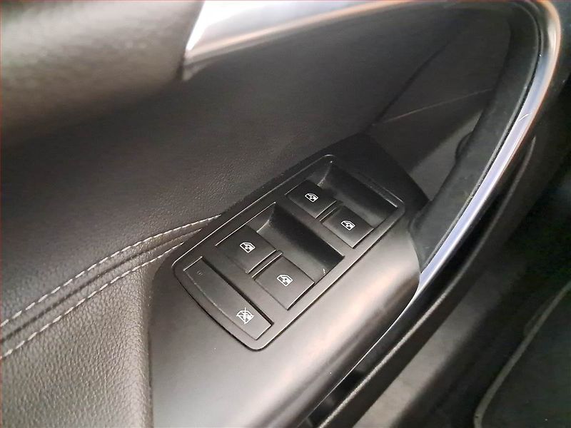 Opel Insignia (2016) 2.0 CDTI, Automat, Navi - fotka 16 z 17