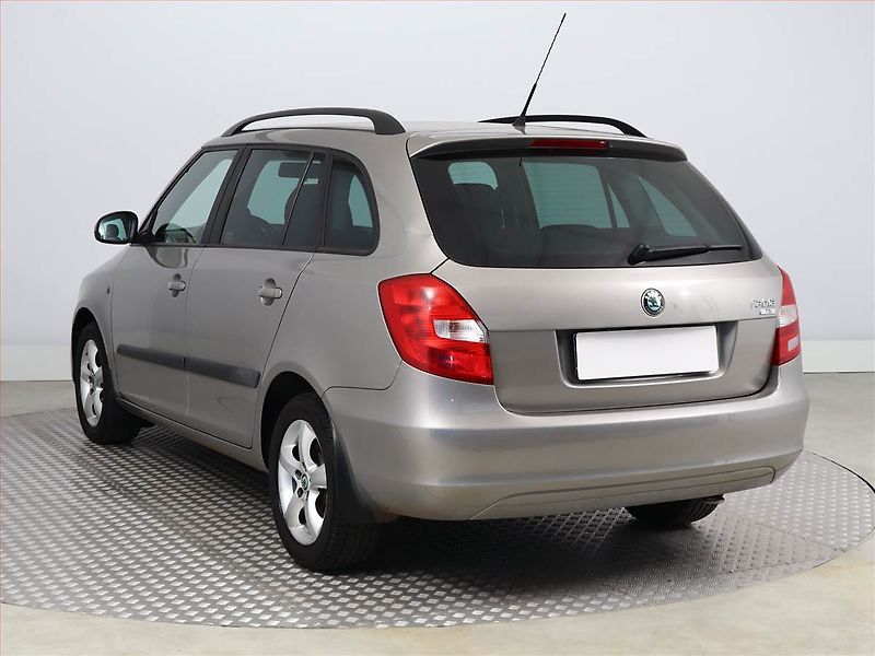 Škoda Fabia (2010) Ambition Plus 1.2 TSI - fotka 4 z 13