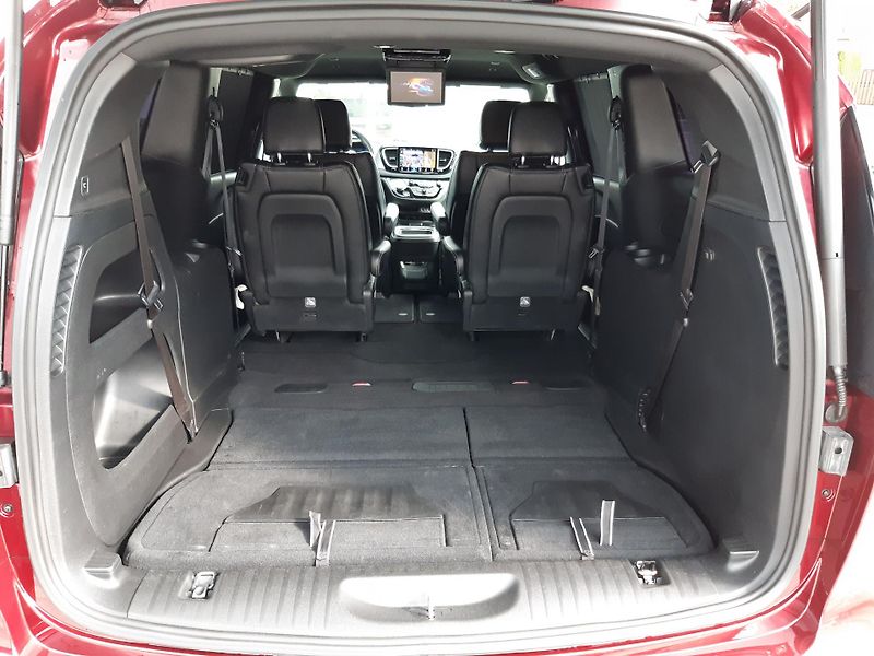 Chrysler Pacifica (2019) 3,6L SPORT, REZERVACE - fotka 16 z 48