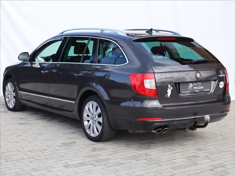 Škoda Superb 2,0 TDi 4x4 Elegance Navi CZ - fotka 4 z 34