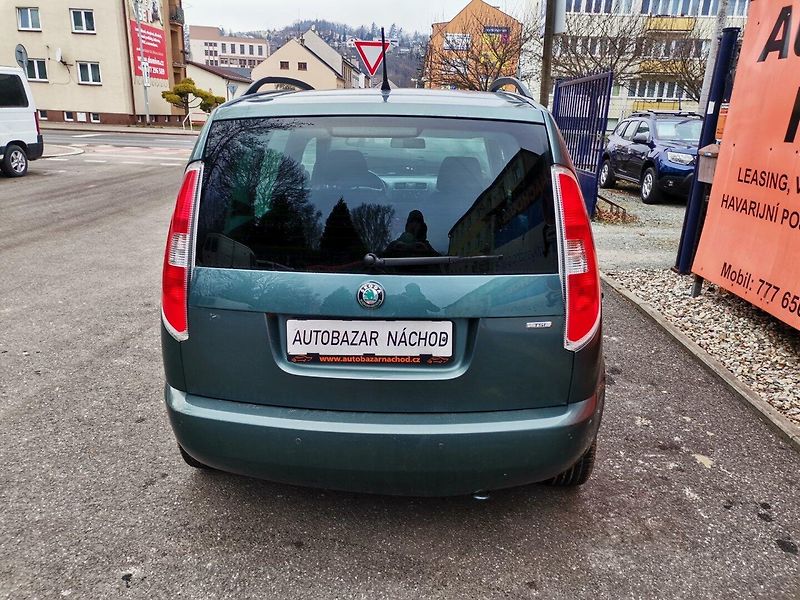 Škoda Roomster (2011) 1.2TSi 63kw Ambiente ČR - fotka 4 z 24